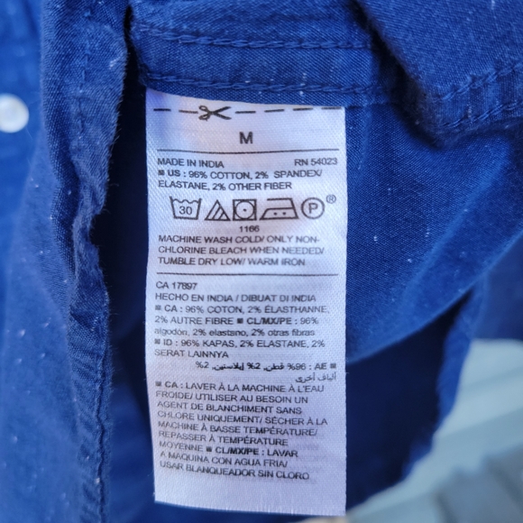 Old Navy Classic Button-Down Shirt - Picture 5 of 8